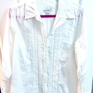 Beautiful lightweight breathable cotton shirt. Sz L 10/12. Pit to pit 18 in.